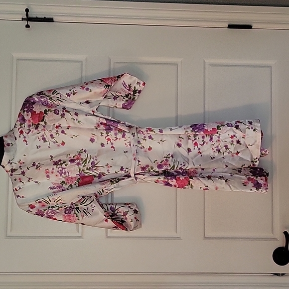 Floral Robe - Picture 3 of 4